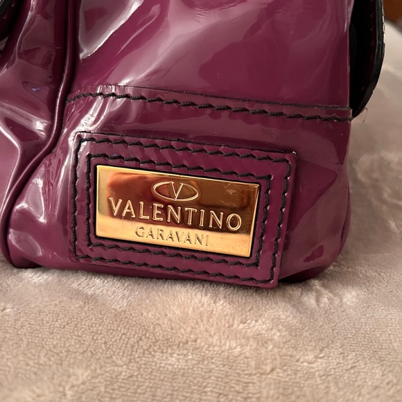 Valentino Garavani Histoire Patent leather large in Plum (purple) shoulder bag - Picture 13 of 16